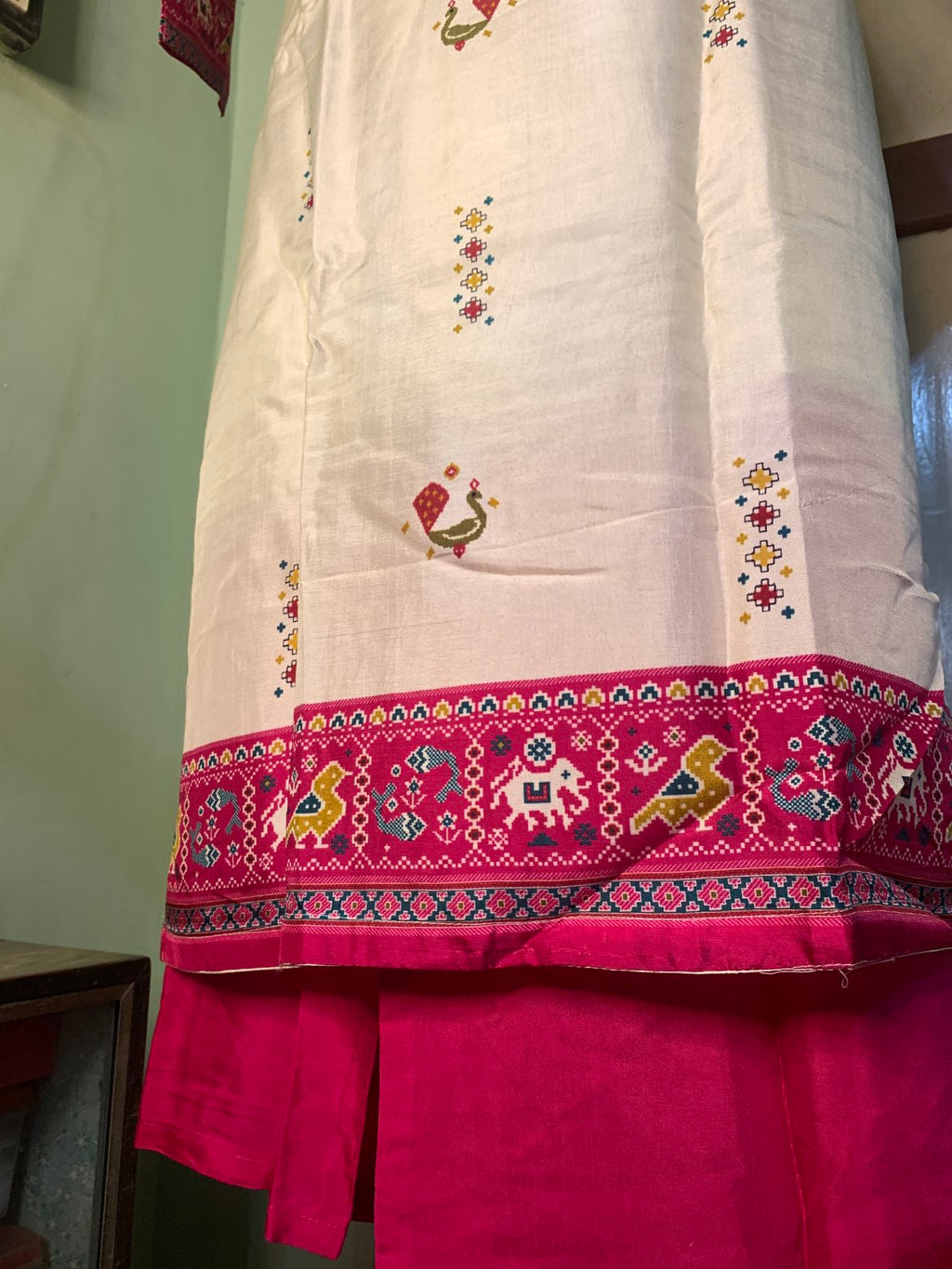 Festive Off-White Semi-Tussar Silk Suit Set in Vibrant Pink Patola Style