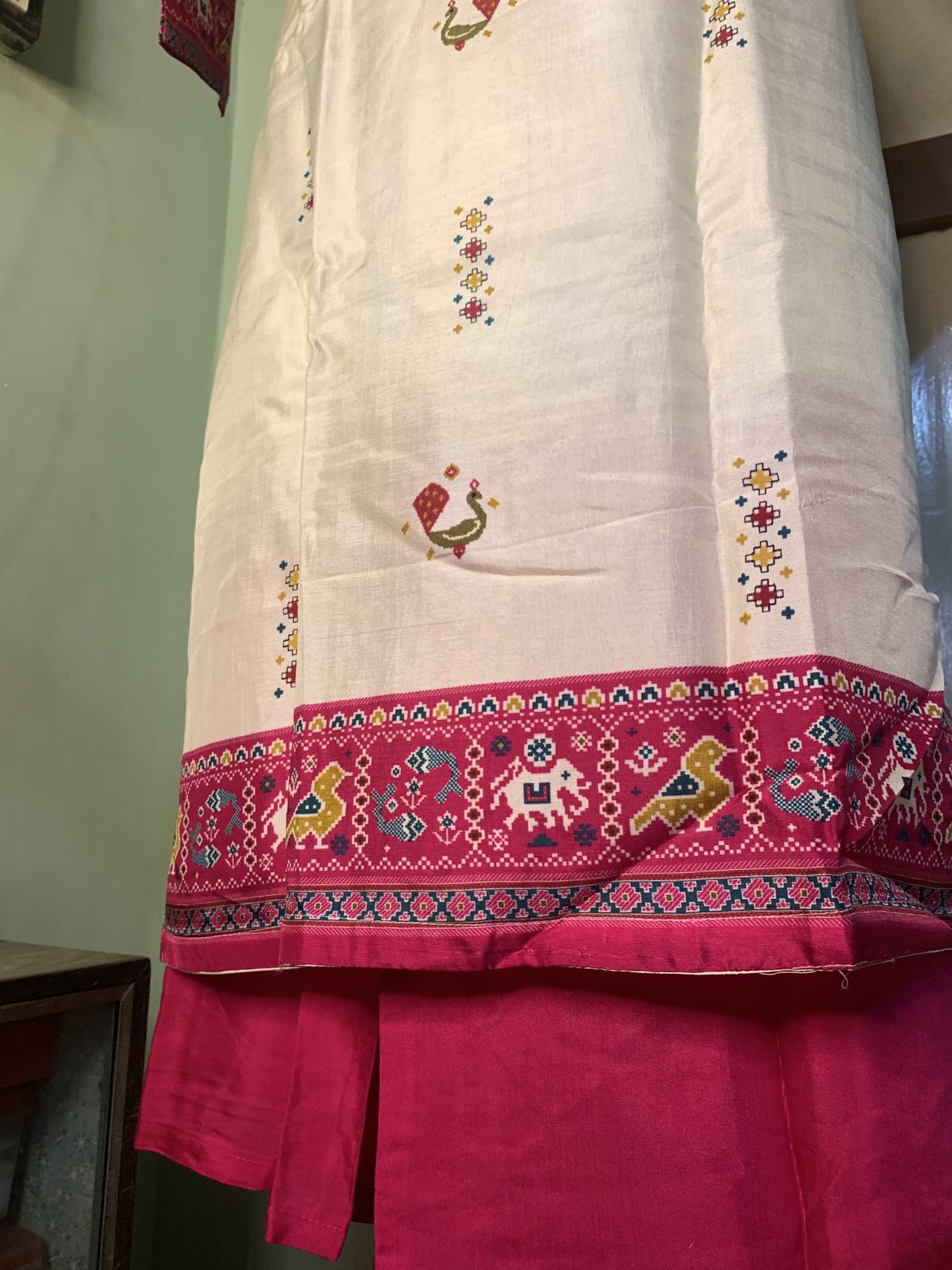 Festive Off-White Semi-Tussar Silk Suit Set in Vibrant Pink Patola Style
