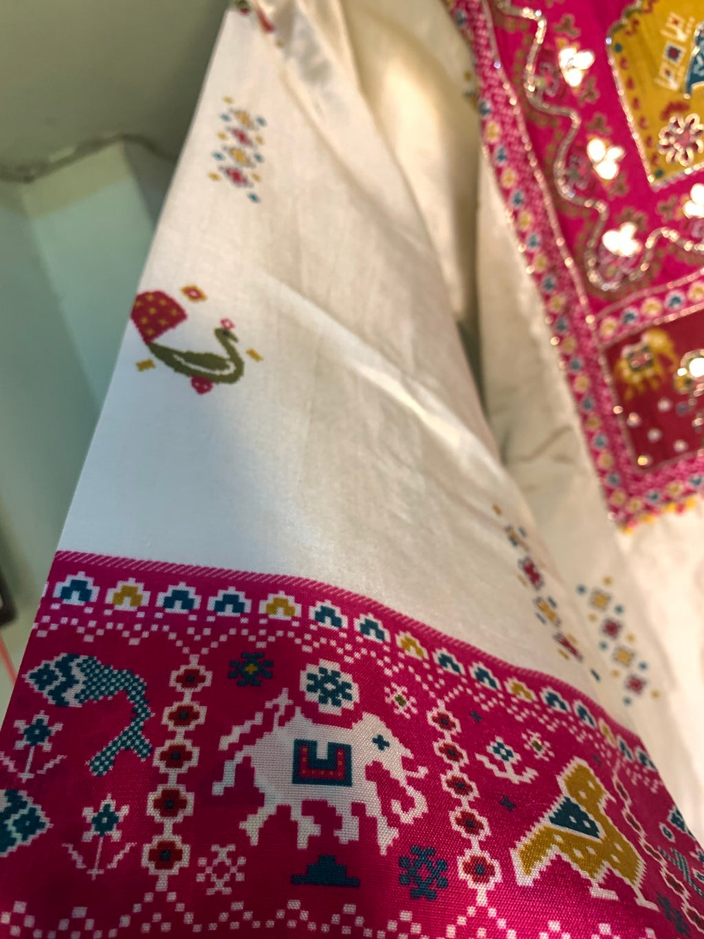Festive Off-White Semi-Tussar Silk Suit Set in Vibrant Pink Patola Style